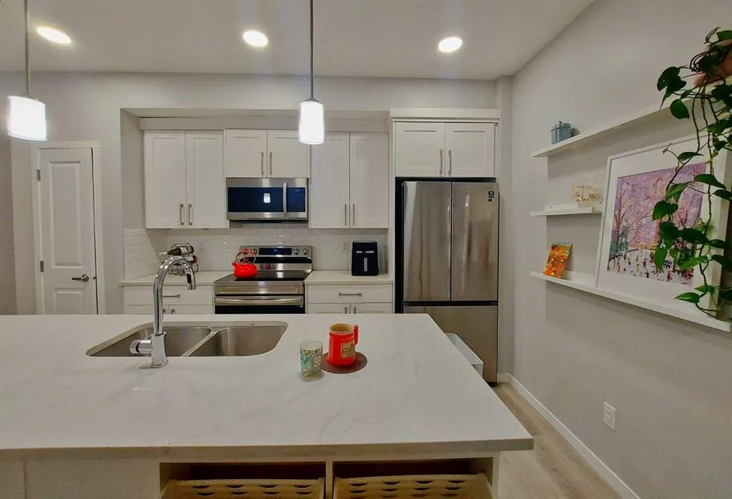 200 HARVEST HILLS Place NE, #211