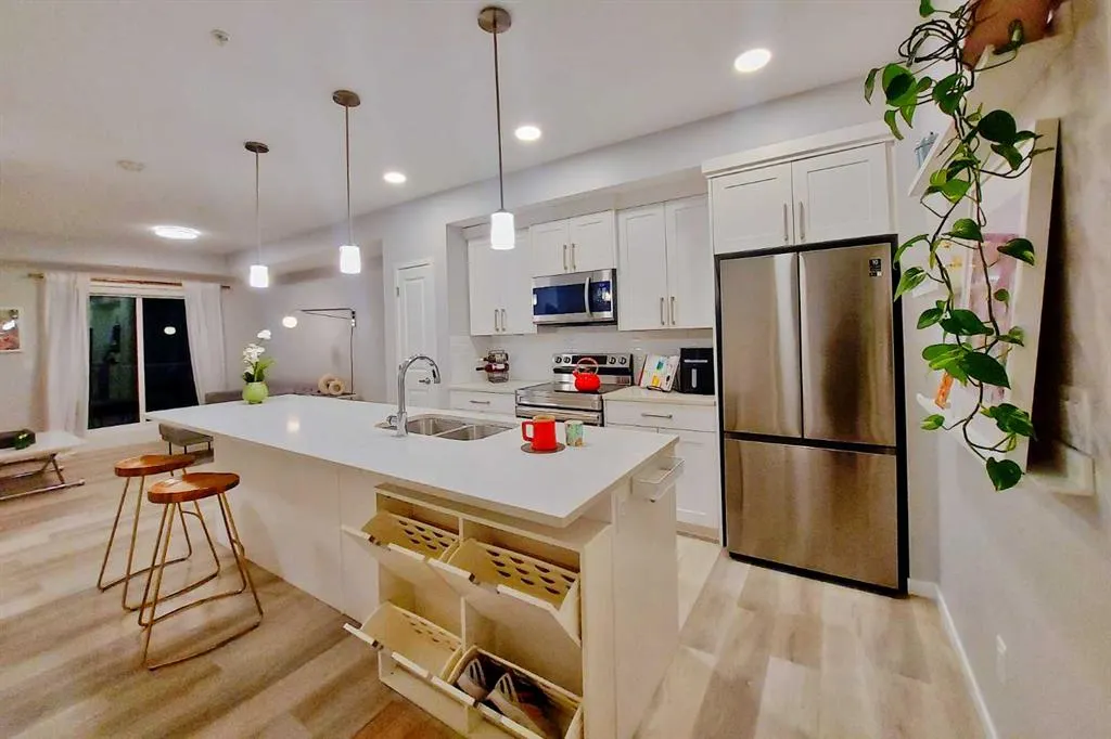 200 HARVEST HILLS Place NE, #211