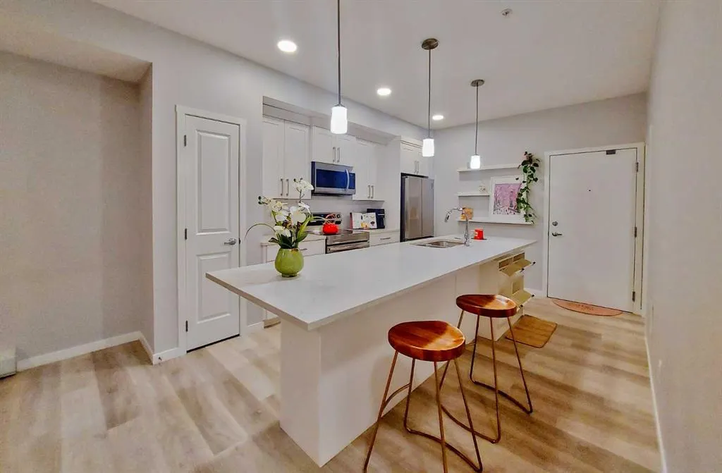 200 HARVEST HILLS Place NE, #211
