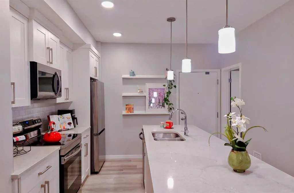 200 HARVEST HILLS Place NE, #211