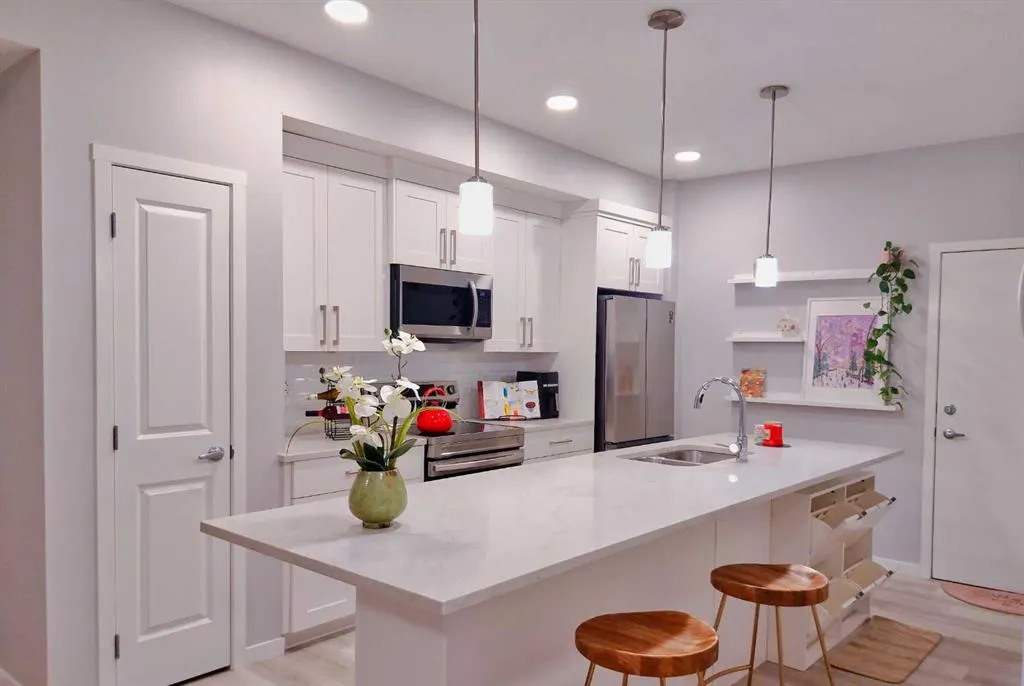 200 HARVEST HILLS Place NE, #211
