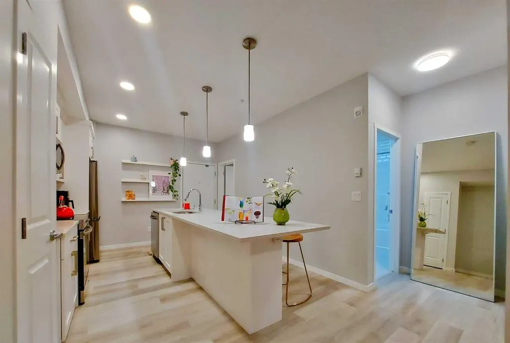 200 HARVEST HILLS Place NE, #211