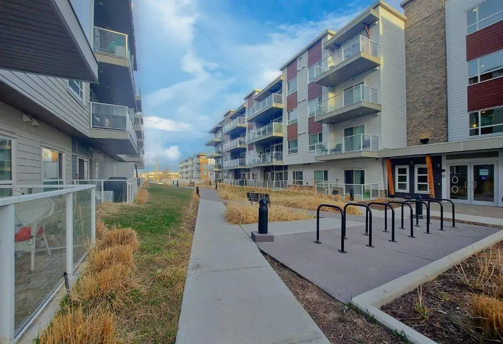 200 HARVEST HILLS Place NE, #211