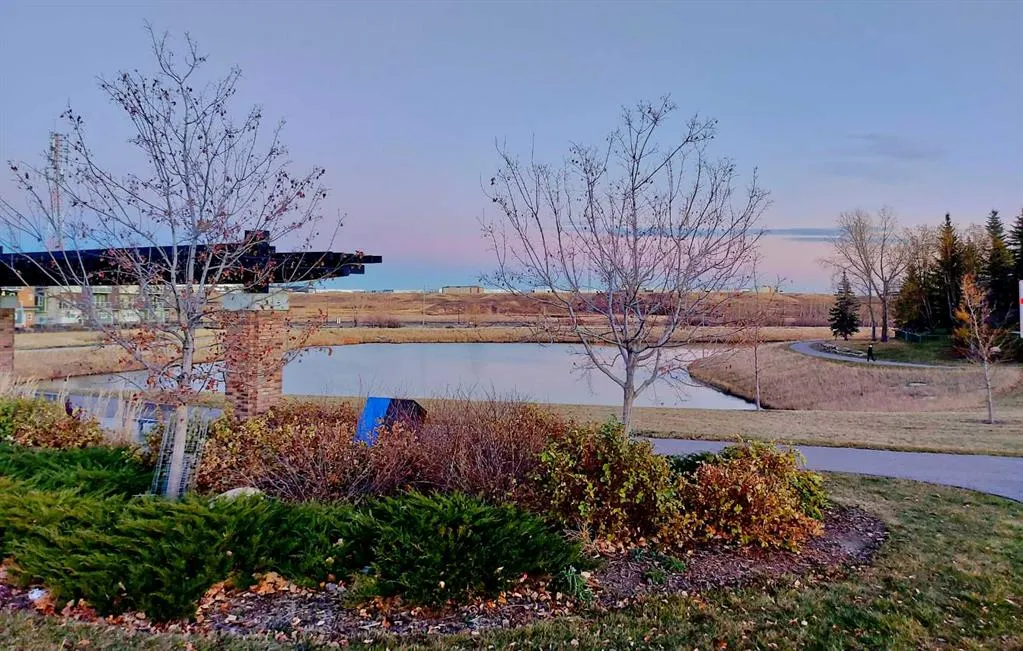 200 HARVEST HILLS Place NE, #211