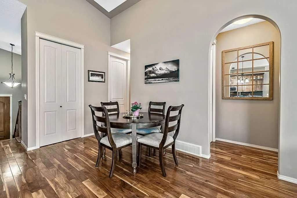 347 McLeod Crescent SW