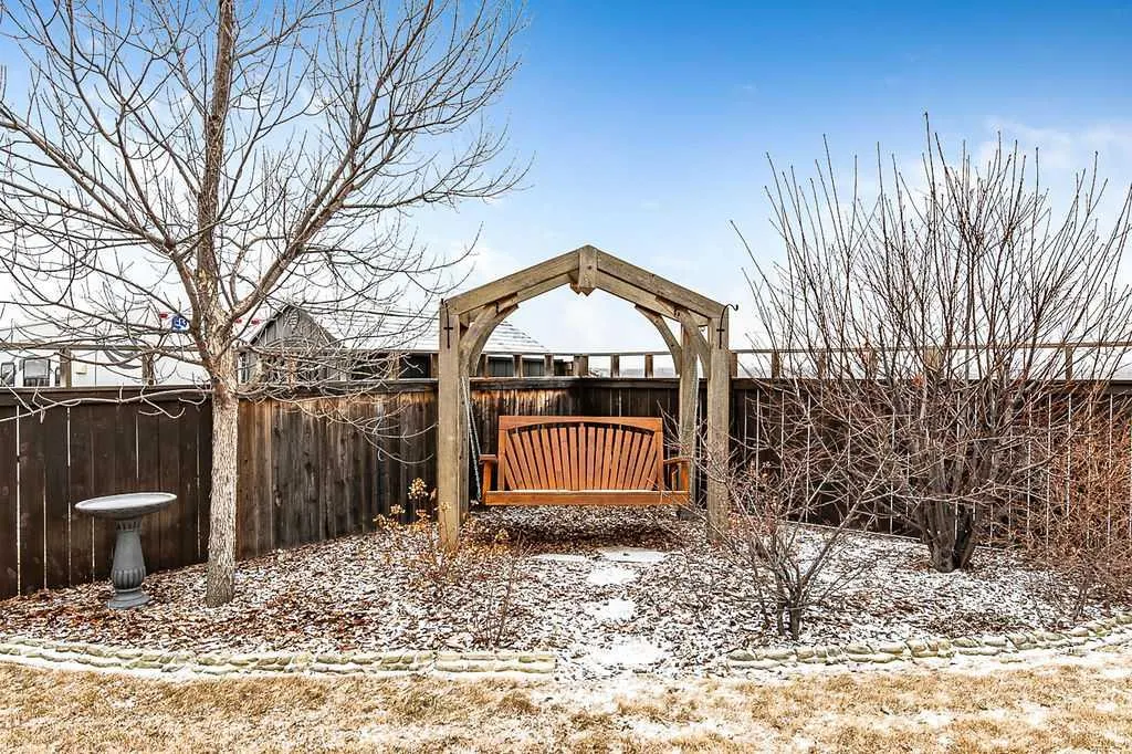 347 McLeod Crescent SW