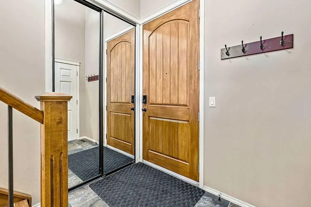 347 McLeod Crescent SW