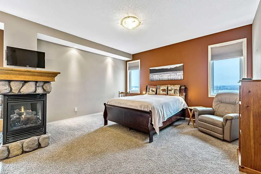 347 McLeod Crescent SW