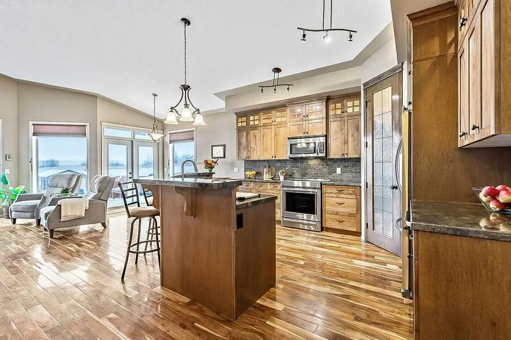 347 McLeod Crescent SW