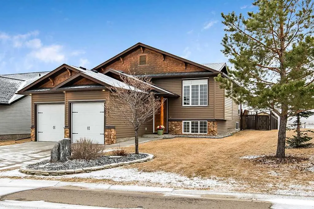 347 McLeod Crescent SW