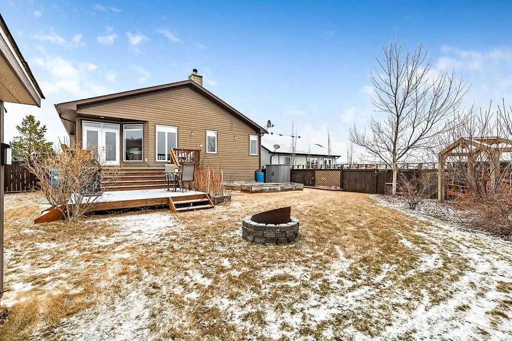 347 McLeod Crescent SW