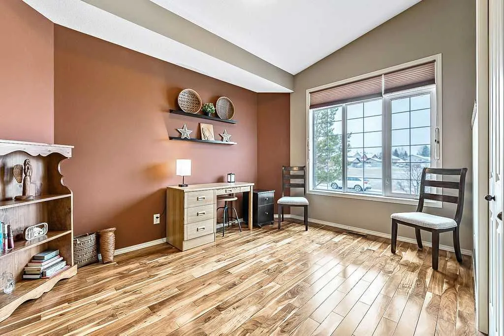 347 McLeod Crescent SW