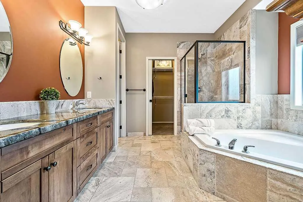 347 McLeod Crescent SW