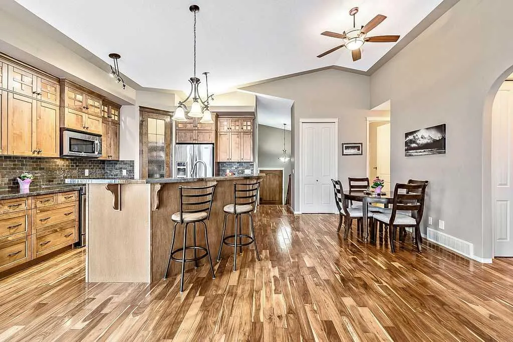 347 McLeod Crescent SW