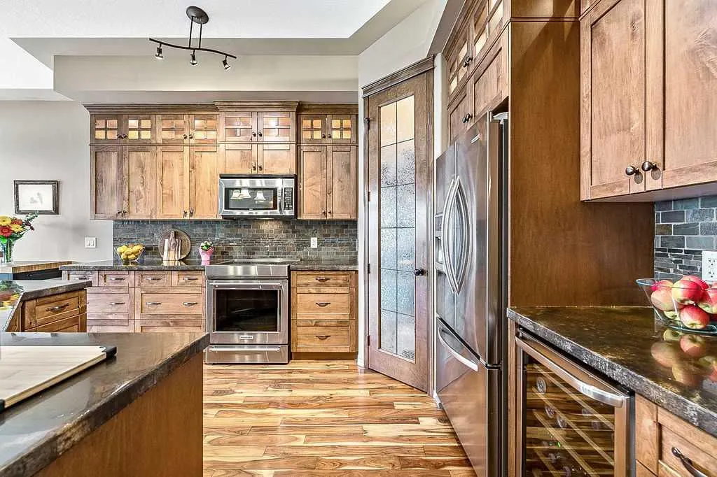 347 McLeod Crescent SW