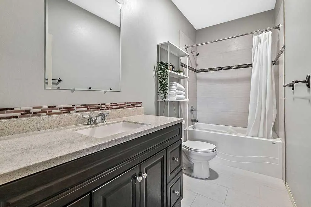 347 McLeod Crescent SW