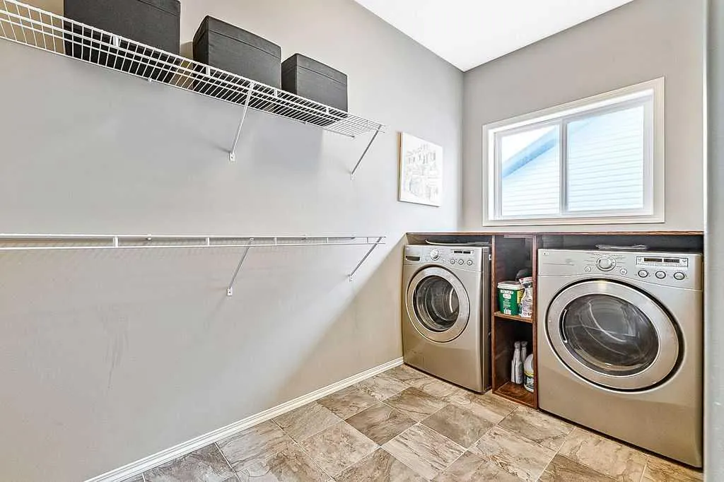 347 McLeod Crescent SW