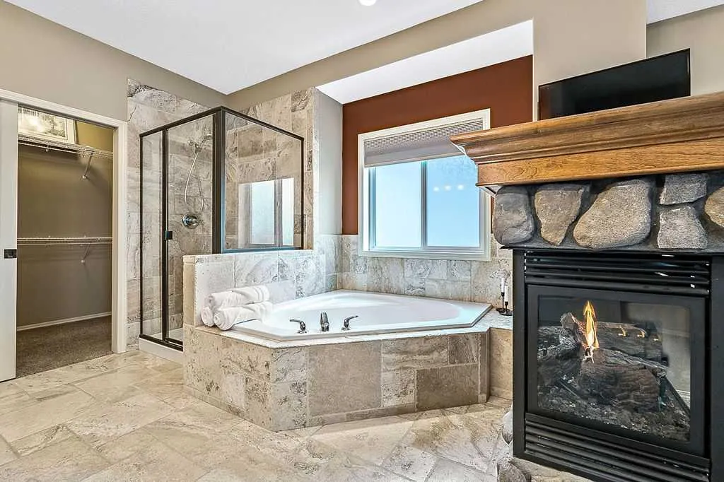 347 McLeod Crescent SW