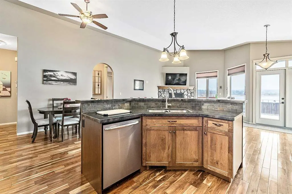 347 McLeod Crescent SW