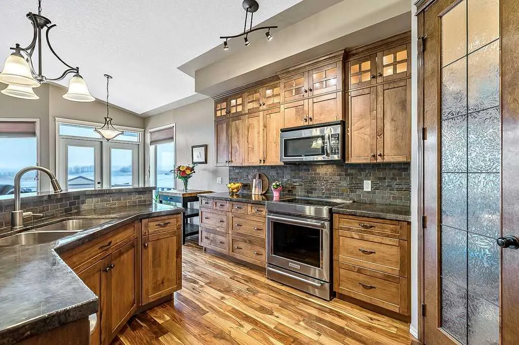 347 McLeod Crescent SW