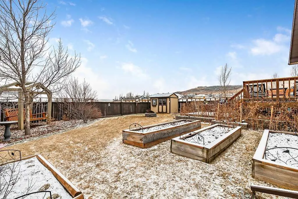347 McLeod Crescent SW