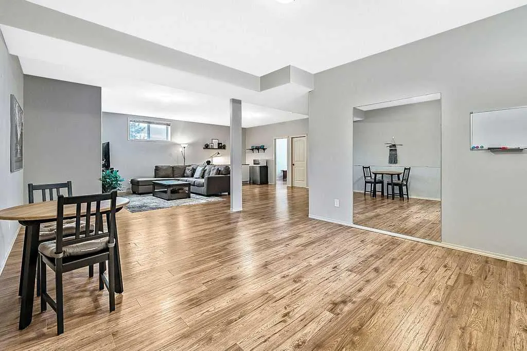 347 McLeod Crescent SW