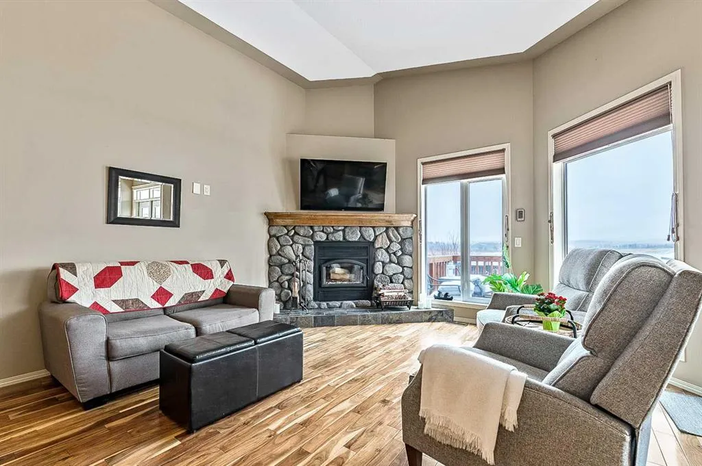 347 McLeod Crescent SW