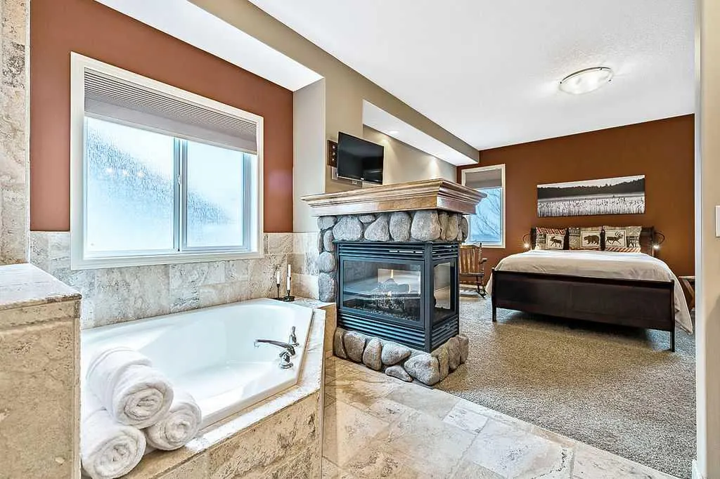 347 McLeod Crescent SW