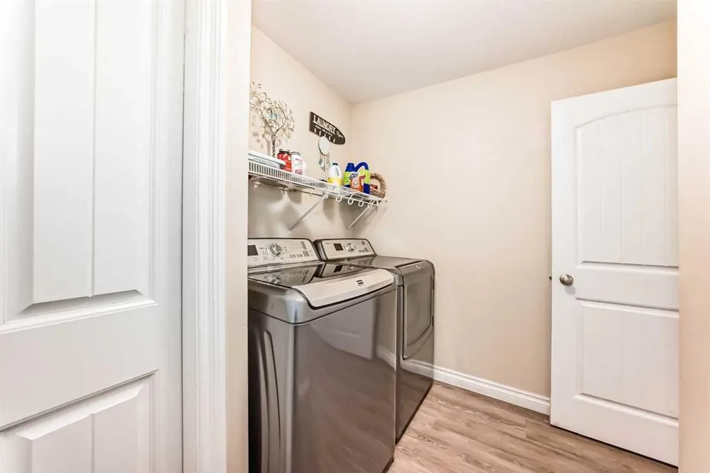 5252 48 Street Close