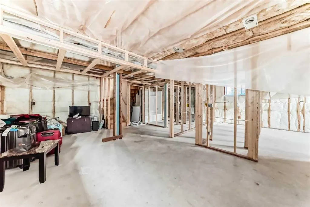 5252 48 Street Close