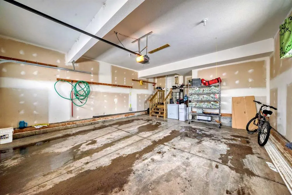 5252 48 Street Close