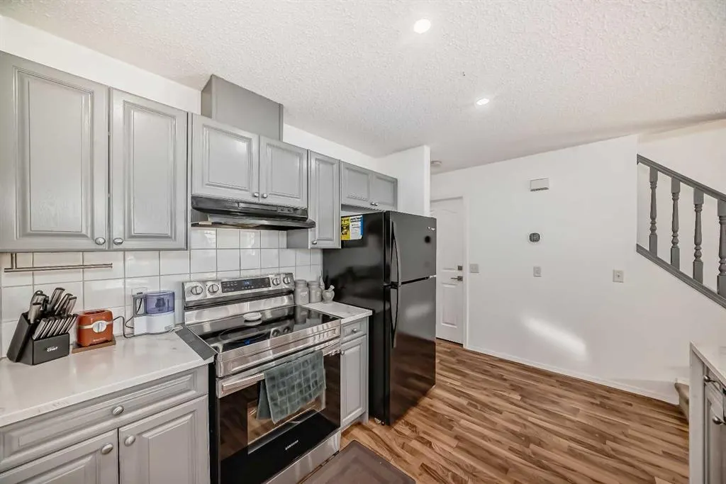 56 Saddletree Court NE