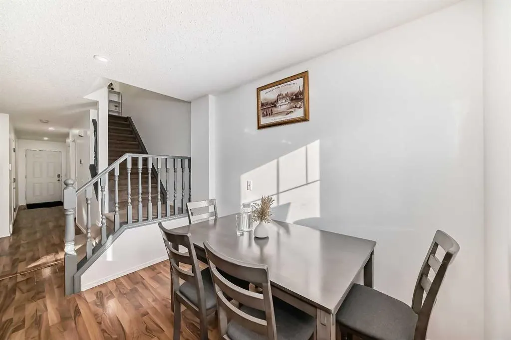 56 Saddletree Court NE