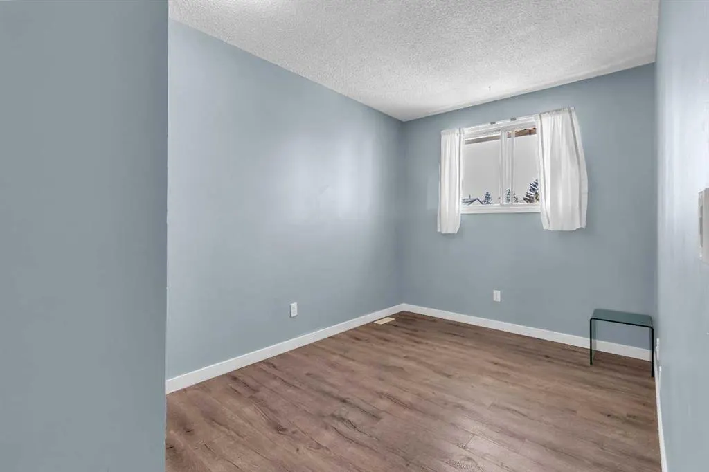 111 Pinemill Mews NE