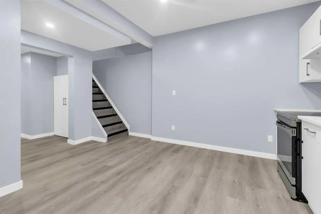 111 Pinemill Mews NE