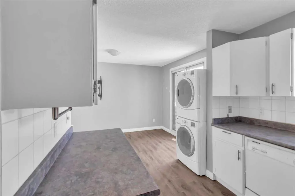 111 Pinemill Mews NE