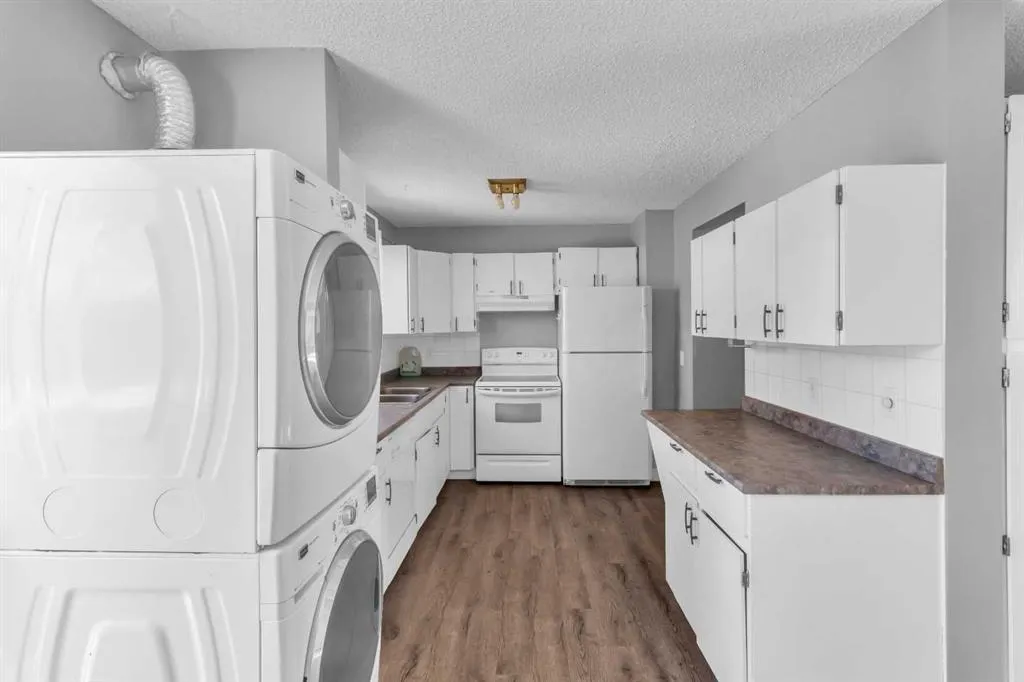 111 Pinemill Mews NE