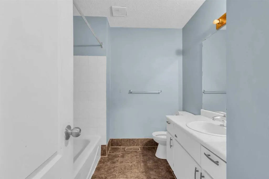 111 Pinemill Mews NE