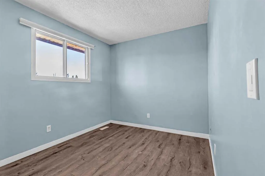 111 Pinemill Mews NE