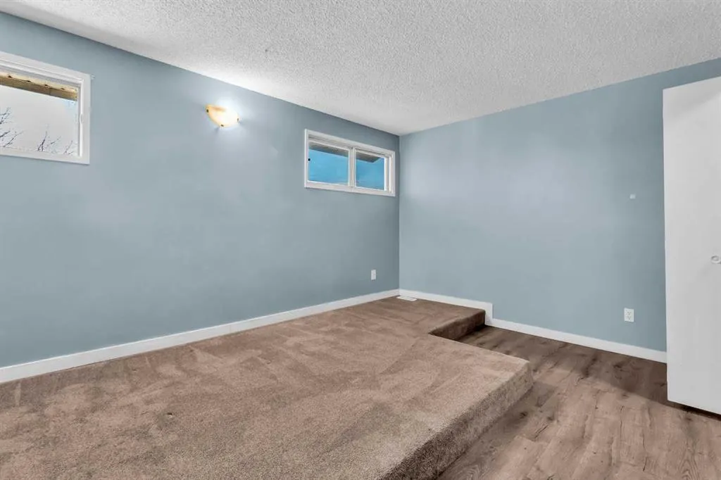 111 Pinemill Mews NE