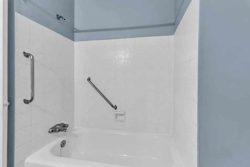 111 Pinemill Mews NE
