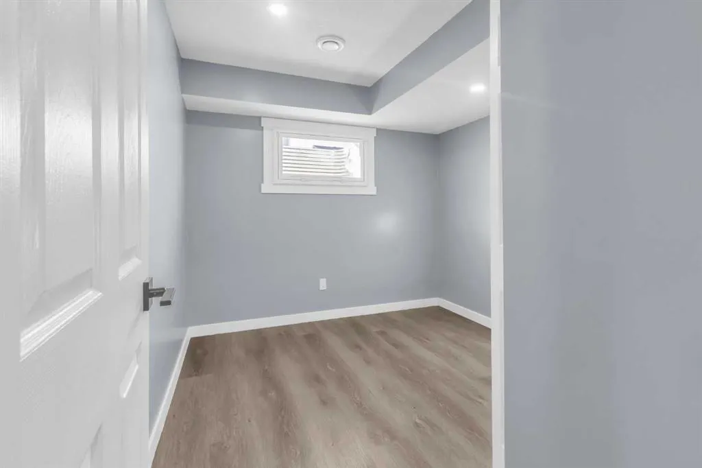 111 Pinemill Mews NE