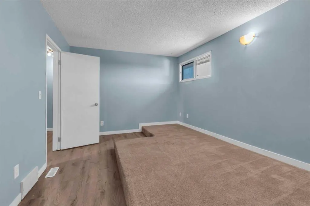111 Pinemill Mews NE