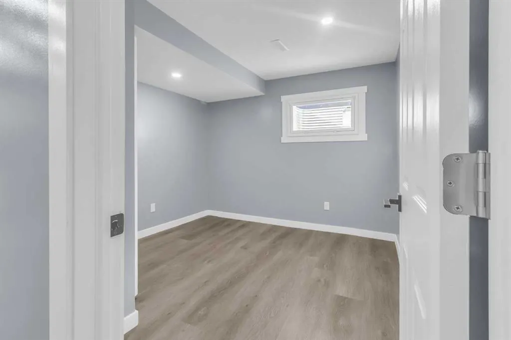 111 Pinemill Mews NE