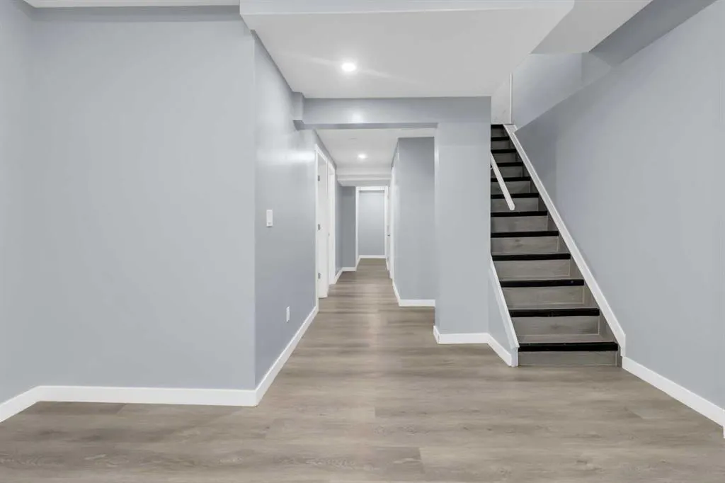 111 Pinemill Mews NE