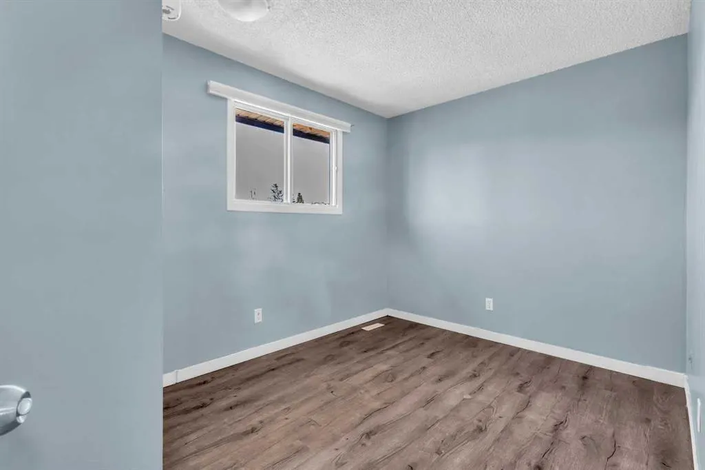111 Pinemill Mews NE