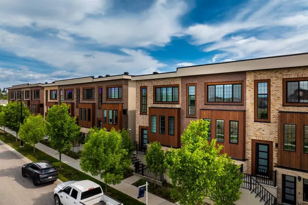 136 Greenbriar Way NW