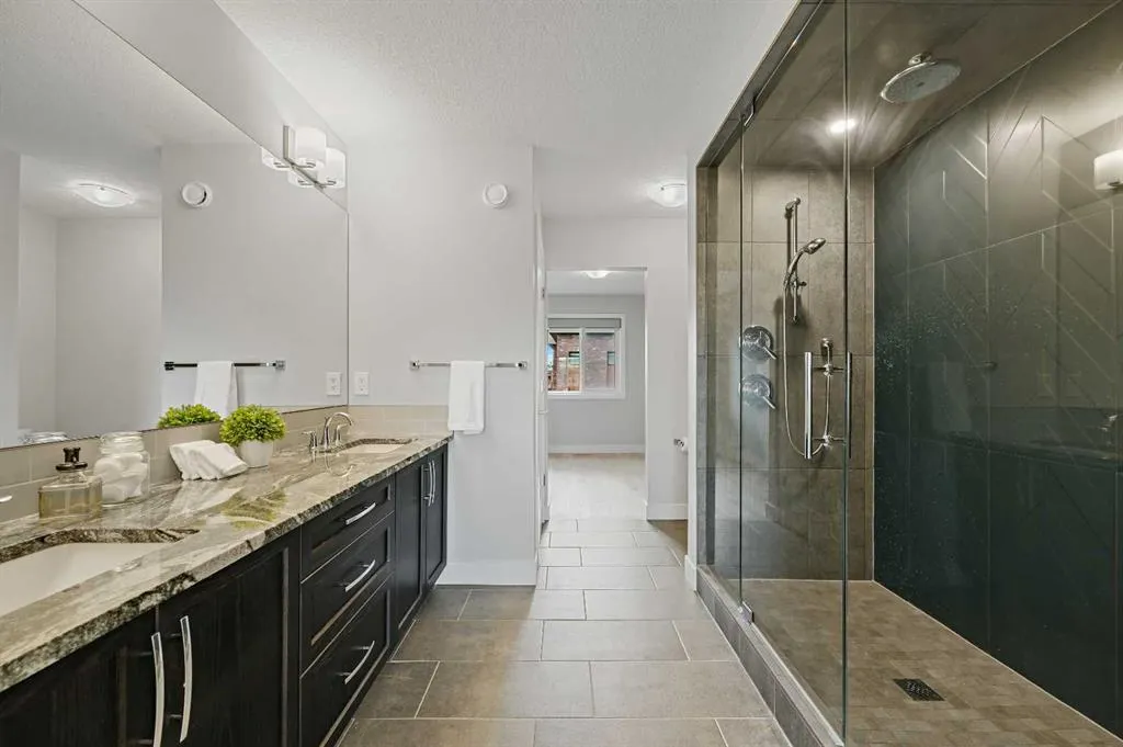 136 Greenbriar Way NW