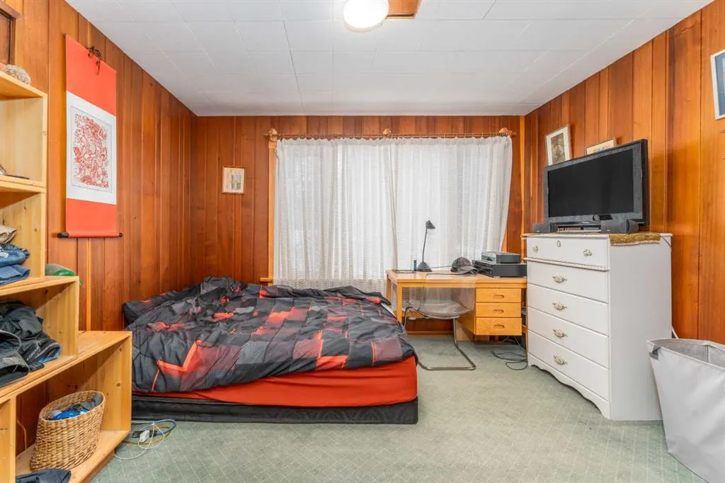 77 Grotto Road