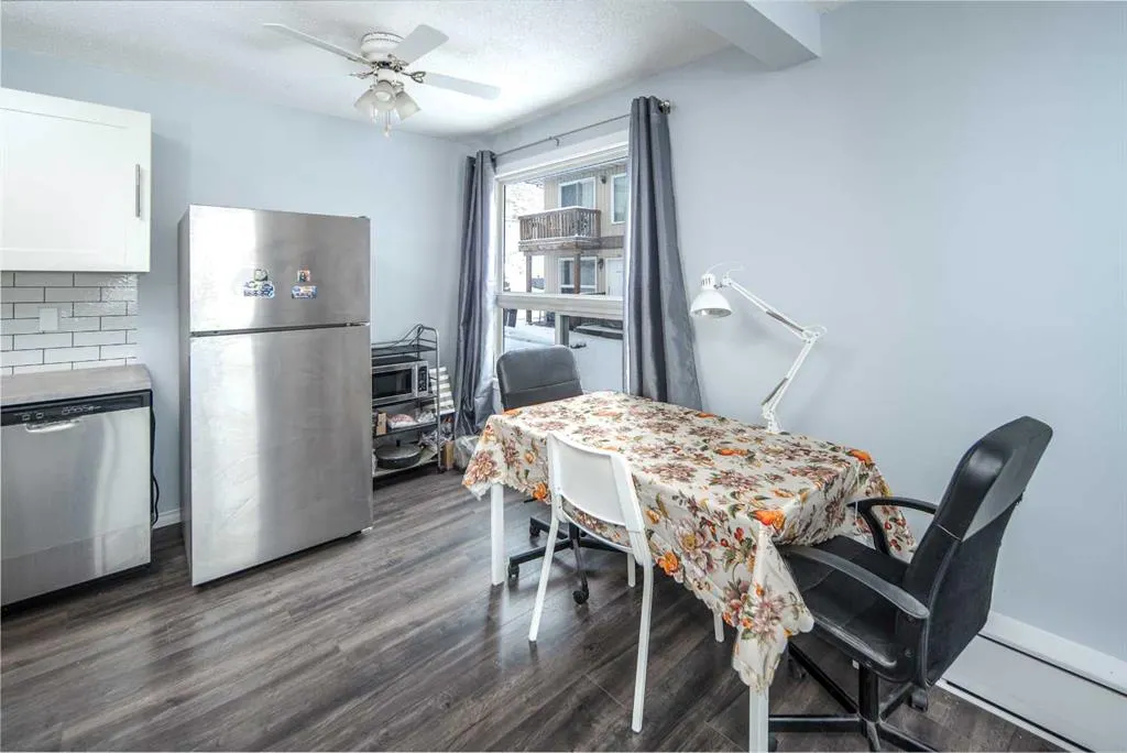 219 Huntington Park Bay NW, #206